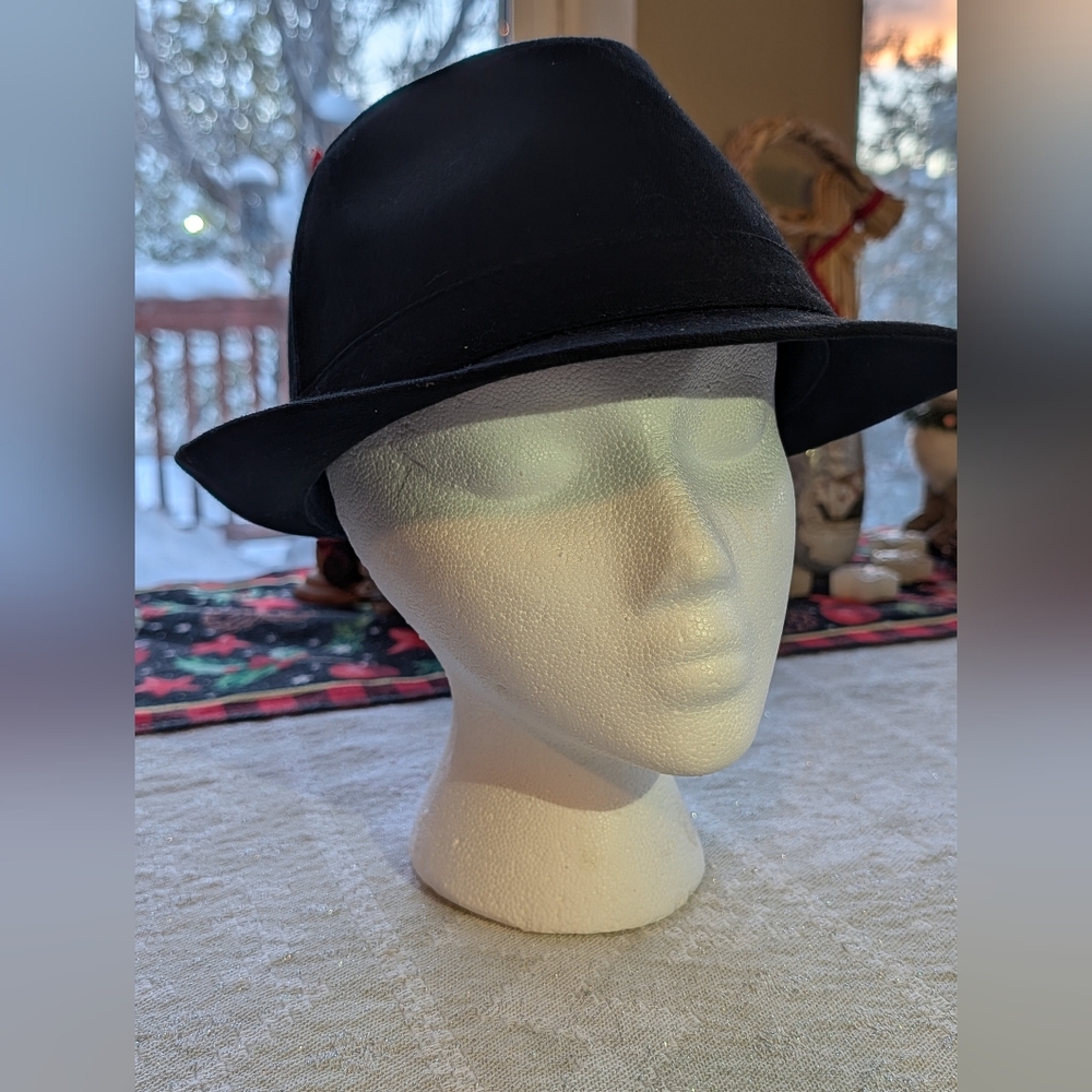 Anoma Black Cap